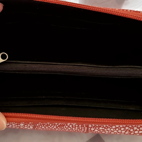 Kenneth Cole Women's Organizer CLUTCH WALLET - Picture 3 of 5